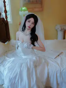 Zhu Zhu Molly: Impressive Debut in a Pristine White Wedding Gown | XiuRen-10