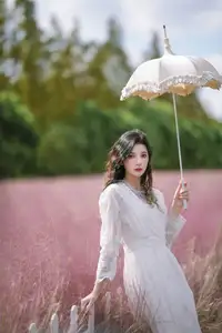 Enyyyn's Dreamy Escape in a Pink Grass Field – YiTuYu Vol.8630-15