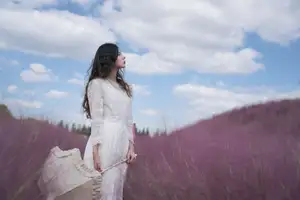 Enyyyn's Dreamy Escape in a Pink Grass Field – YiTuYu Vol.8630-5