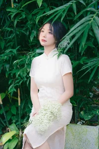 Elegant Pure White Summer Dress - Minimalist Chic and Feminine Style for Every Occasion-7