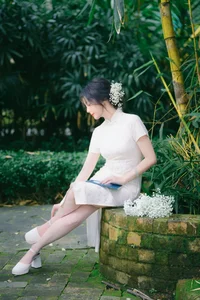 Elegant Pure White Summer Dress - Minimalist Chic and Feminine Style for Every Occasion-9