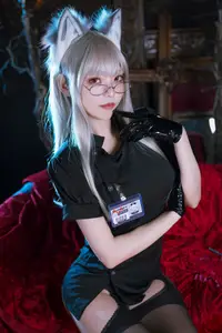 Coser Kurotia Kuro NURSE: Mysterious Black Nurse Cosplay with Seductive Black Silk Stockings-1