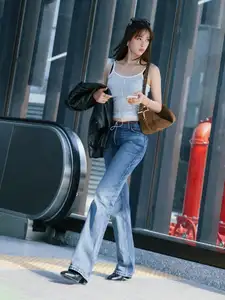 Miss Tieu Vy: Vietnamese Beauty Dominates 'Tram Ty' Trend, Stunning Visuals Go Viral!-4