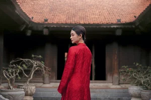 Timeless Elegance: A Red Heritage Moment in Ancient Architecture-3