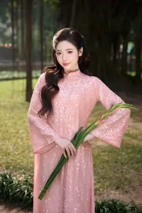 Discover Asian Beauty: Elegant Girl in Dreamy Pink Ao Dai Portrait-14