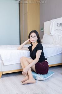 BoBoSocks Chinese Model No.554: Elegant Style with Skirt, Flat Shoes & Sheer Stockings-17