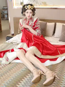 Li Shuang Er: Traditional Beauty in Vibrant Xiùhéfú from XiuRen model Part01-38