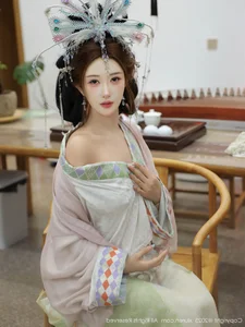 Elegant Classical Asian Fashion Photography Featuring Li Shuang'er in XiuRen No.10736 – A Blend of Traditional Grace and Modern Sophistication.-12