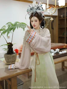 Elegant Classical Asian Fashion Photography Featuring Li Shuang'er in XiuRen No.10736 – A Blend of Traditional Grace and Modern Sophistication.-6