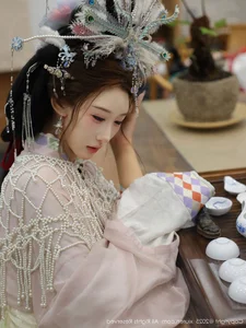 Elegant Classical Asian Fashion Photography Featuring Li Shuang'er in XiuRen No.10736 – A Blend of Traditional Grace and Modern Sophistication.-5