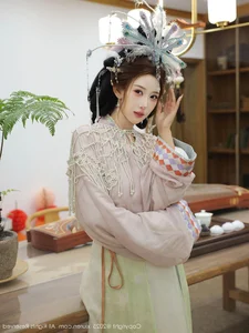 Elegant Classical Asian Fashion Photography Featuring Li Shuang'er in XiuRen No.10736 – A Blend of Traditional Grace and Modern Sophistication.-16