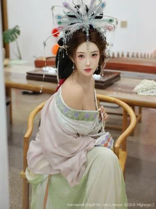 Elegant Classical Asian Fashion Photography Featuring Li Shuang'er in XiuRen No.10736 – A Blend of Traditional Grace and Modern Sophistication.-21