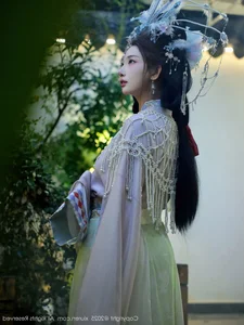 Elegant Classical Asian Fashion Photography Featuring Li Shuang'er in XiuRen No.10736 – A Blend of Traditional Grace and Modern Sophistication.-17