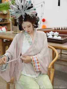 Elegant Classical Asian Fashion Photography Featuring Li Shuang'er in XiuRen No.10736 – A Blend of Traditional Grace and Modern Sophistication.-0