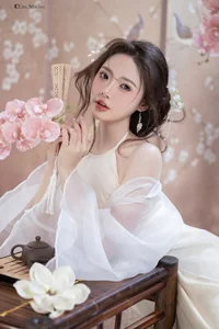 Pure Elegance: The Ethereal Beauty of Silk and Tradition-4