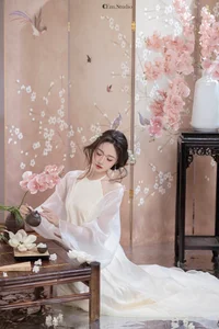 Pure Elegance: The Ethereal Beauty of Silk and Tradition-2