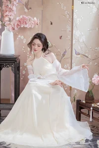 Pure Elegance: The Ethereal Beauty of Silk and Tradition-6