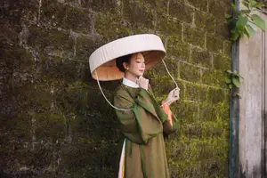 Timeless Vietnamese Charm: Elegant Girl in Traditional Attire and Nón Quai Thao-4