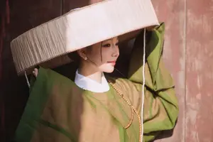 Timeless Vietnamese Charm: Elegant Girl in Traditional Attire and Nón Quai Thao-0