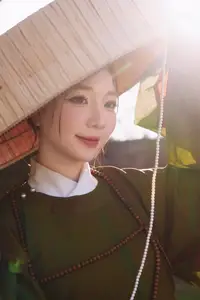 Timeless Vietnamese Charm: Elegant Girl in Traditional Attire and Nón Quai Thao-8