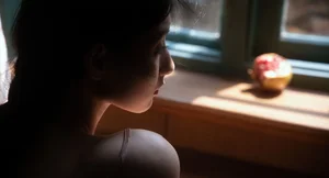 Cinematic Indoor Portraits: The Art of Stillness and Soft Light with Model Tree-1