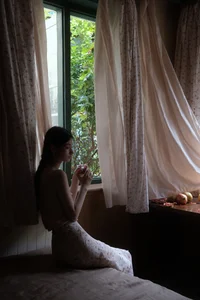 Cinematic Indoor Portraits: The Art of Stillness and Soft Light with Model Tree-3