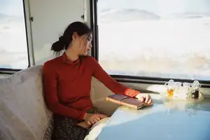 YiTuYu Vol.8622 He Zi: A Muse Bathed in Dreamy Golden Light-14