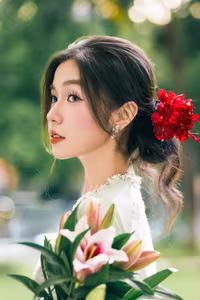 VGU No.36: Discover the serene beauty of a Vietnamese woman in traditional attire-5