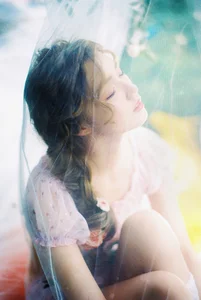 Serene Garden Portraits: Yu Han Relaxes Under Floral Vines in YiTuYu Art Language Vol.9129 Photography Collection-5