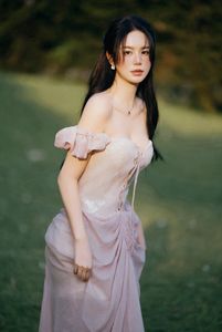 Discover the Allure: Elegant Girl in Pink Dress Exudes Grace and Charm 1000019670-0