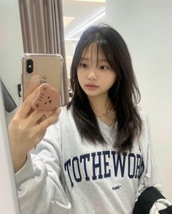 French Bangs Hairstyle Flaw Concealing Enhances Beautiful Girls Elegant Charm-25