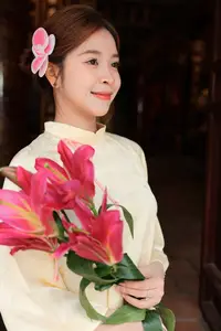Graceful Vietnamese Girl in Traditional Ao Dai  Discover Timeless Beauty and Elegance-2