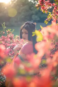 Ling Ji Chu De Mi Tuan Vol.8770 Captivating East Asian Grace Amidst Vibrant Blossoms YiTuYu-23