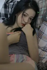 YiTuYu Vol.8575 Xi Xi Xi - Dreamy Morning Beauty A Relaxed Allure-12