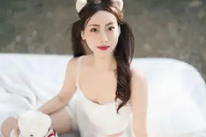 YiTuYu Vol.8613: Yi Bao's Charming Outdoor Relaxation with a Teddy Bear-15