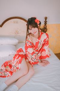 Coser Kanoko Chitanda Elegant Yukata Charm in a Cozy Indoor Setting 0003-9106387162-7