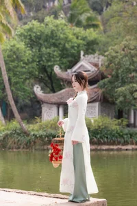 Elegant Vietnamese Ao Dai: Discover the Timeless Beauty of Traditional Fashion and Cultural Heritage in Vietnam-14