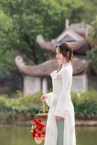 Elegant Vietnamese Ao Dai: Discover the Timeless Beauty of Traditional Fashion and Cultural Heritage in Vietnam-4
