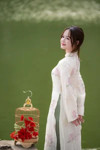 Elegant Vietnamese Ao Dai: Discover the Timeless Beauty of Traditional Fashion and Cultural Heritage in Vietnam-0