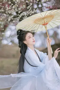 YiTuYu Art Language Vol.8811: Captivating Wu Qiao Bu Cheng Hu in Traditional Elegance Amidst Spring Blossoms-1