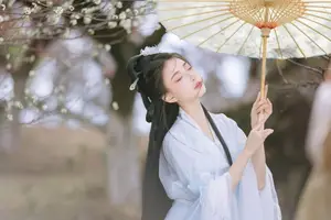 YiTuYu Art Language Vol.8811: Captivating Wu Qiao Bu Cheng Hu in Traditional Elegance Amidst Spring Blossoms-12