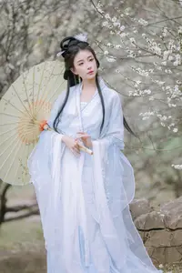 YiTuYu Art Language Vol.8811: Captivating Wu Qiao Bu Cheng Hu in Traditional Elegance Amidst Spring Blossoms-2