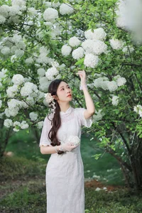 Ethereal Beauty in White Hydrangeas YiTuYu Vol.8965 Hua Zhuang Shi Tian-7