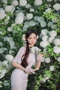 Ethereal Beauty in White Hydrangeas YiTuYu Vol.8965 Hua Zhuang Shi Tian-10