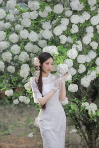 Ethereal Beauty in White Hydrangeas YiTuYu Vol.8965 Hua Zhuang Shi Tian-4