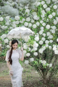 Ethereal Beauty in White Hydrangeas YiTuYu Vol.8965 Hua Zhuang Shi Tian-1