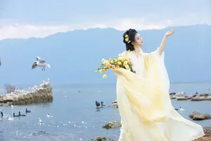 Ethereal Grace of Wan Jiang Ting in YiTuYu Art Language Vol.8851 by the Lake-32