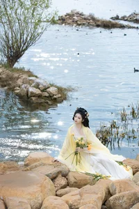 Ethereal Grace of Wan Jiang Ting in YiTuYu Art Language Vol.8851 by the Lake-42