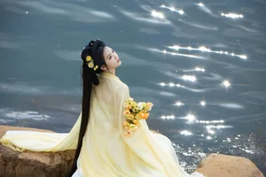 Ethereal Grace of Wan Jiang Ting in YiTuYu Art Language Vol.8851 by the Lake-24