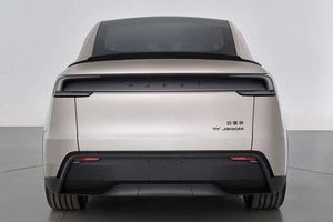 First Look: Tesla Model Y L 2025 in China – Featuring 3 Rows and Advanced EV Tech-1